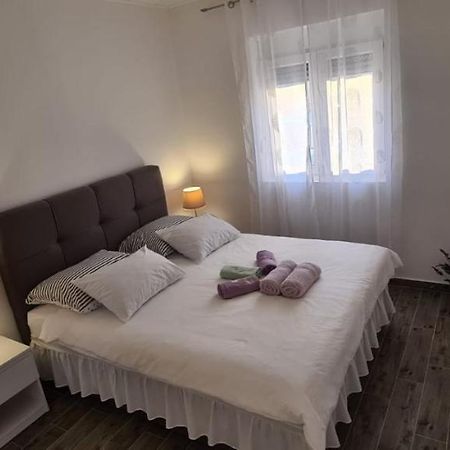 Lavanda Vrana  Bagian luar foto