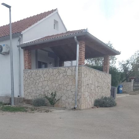 Lavanda Vrana  Bagian luar foto