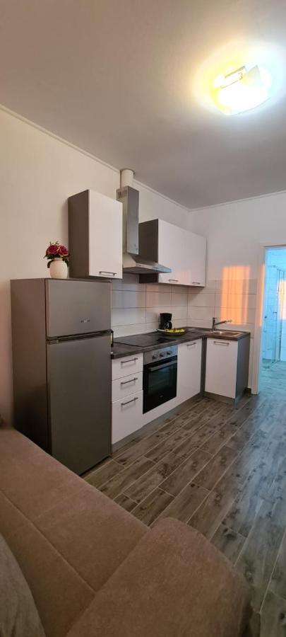 Lavanda Vrana  Bagian luar foto