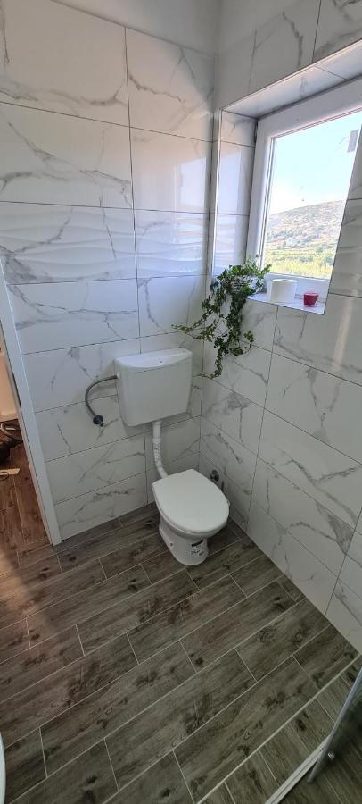 Lavanda Vrana  Bagian luar foto