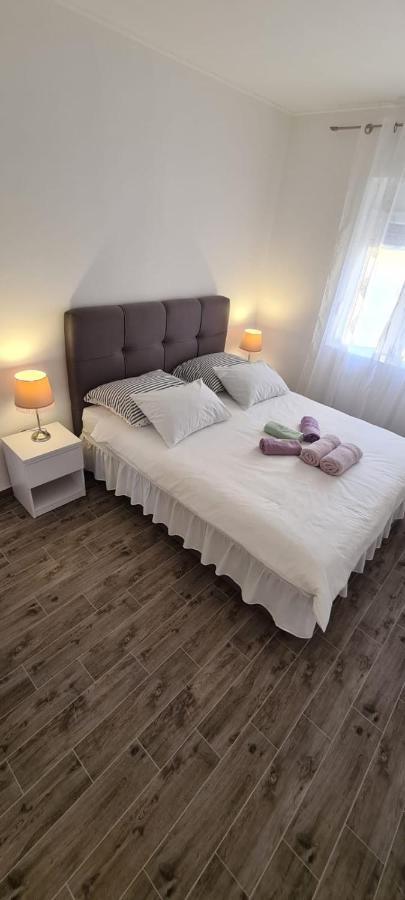 Lavanda Vrana  Bagian luar foto