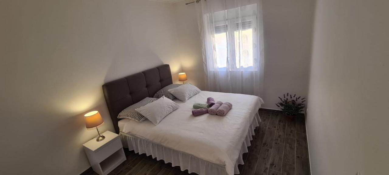 Lavanda Vrana  Bagian luar foto