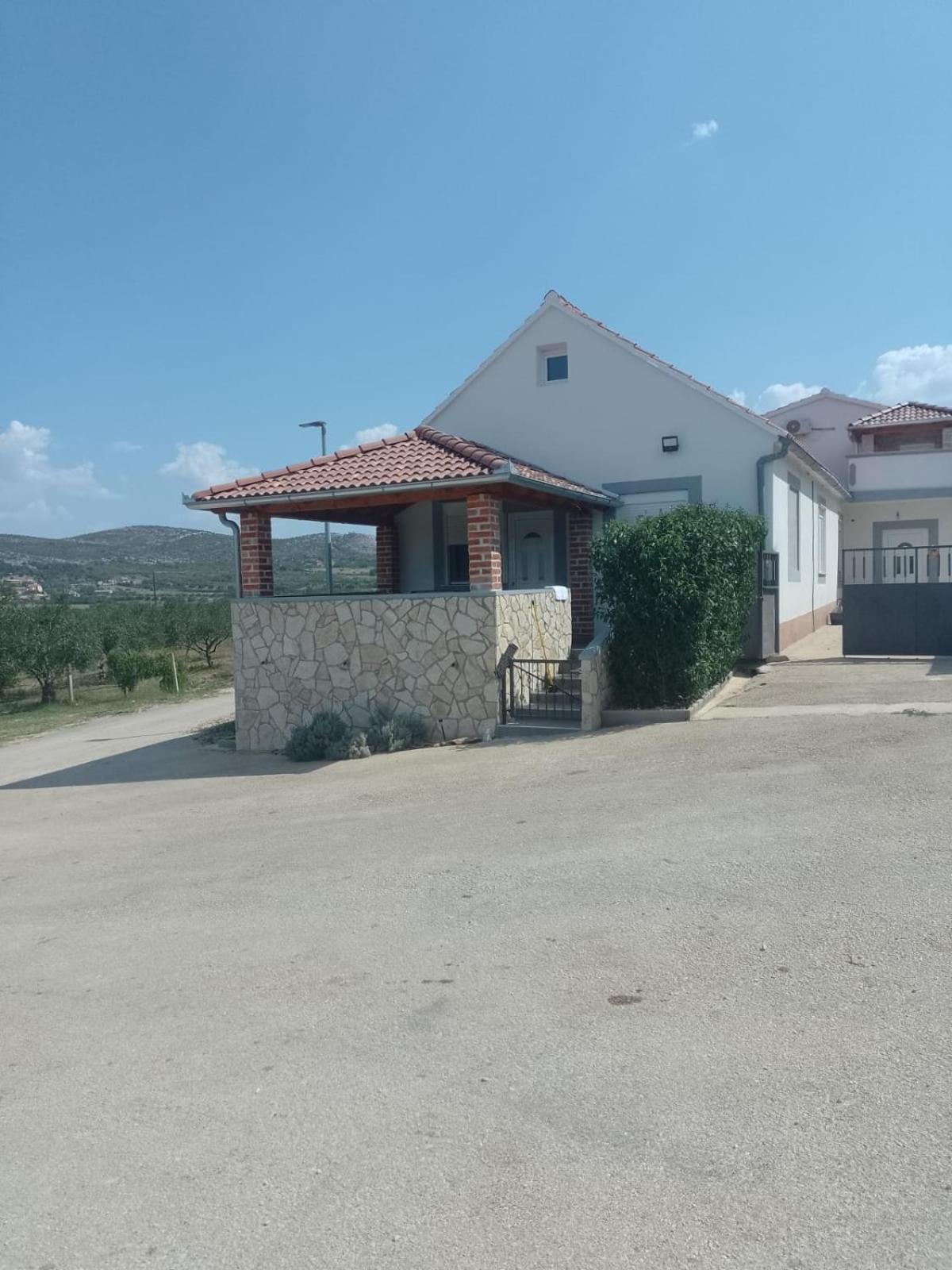 Lavanda Vrana  Bagian luar foto